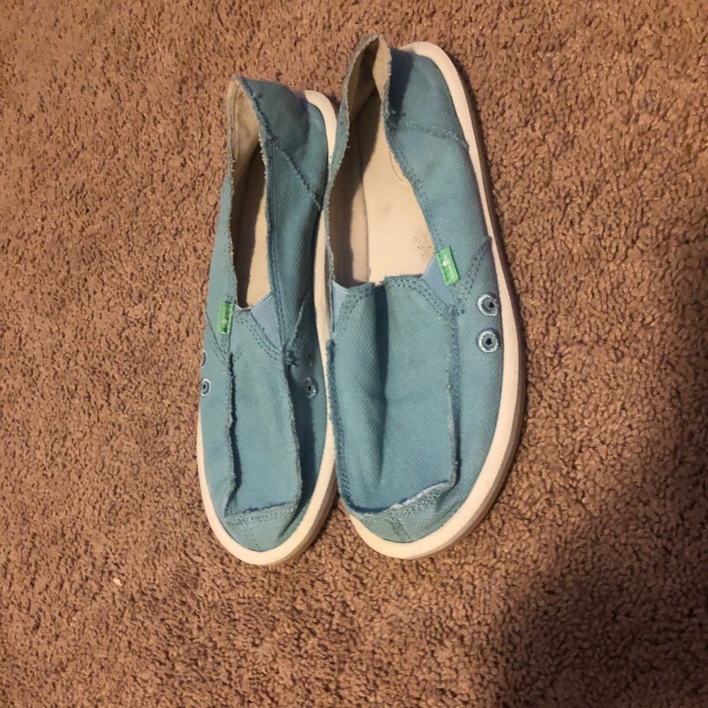 Sanuk Woman’s blue shoes